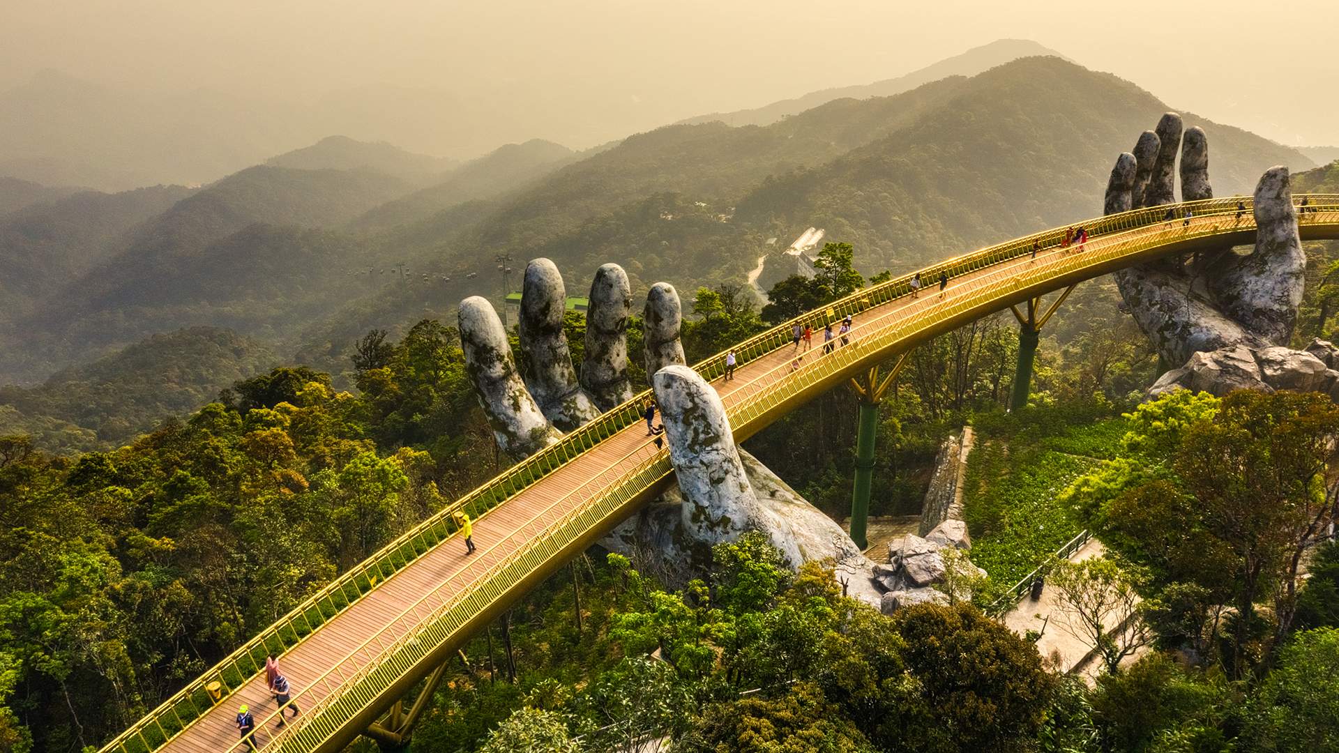 Cầu Vàng Bà Nà Hill - Hong Ngoc Ha Travel