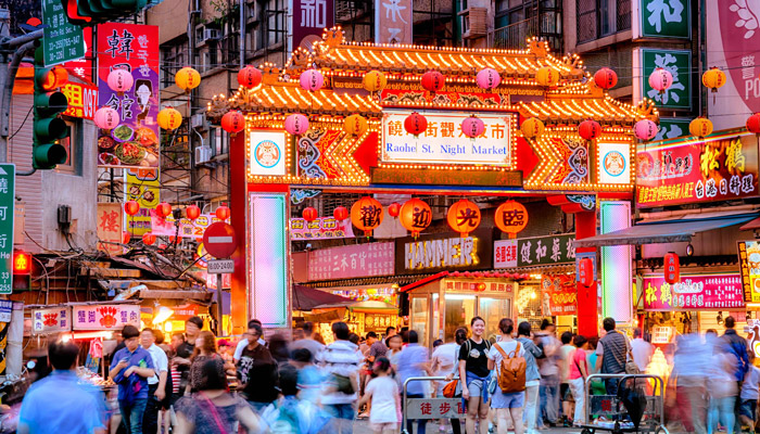 Khám phá chợ đêm là hoạt động không thể thiếu trong chuyến Famtrip Đài Loan