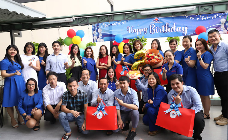 Hong Ngoc Ha Travel mừng sinh nhật nhân viên có sinh nhật trong tháng 9