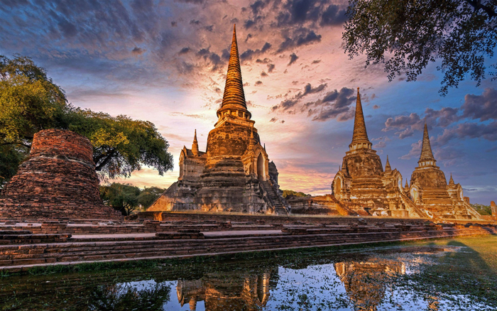 Thành phố cổ Ayutthaya cách trung tâm Bangkok khoảng 80km về phía bắc