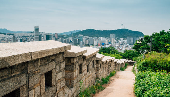 Tản bộ trên Bức tường pháo đài Seoul