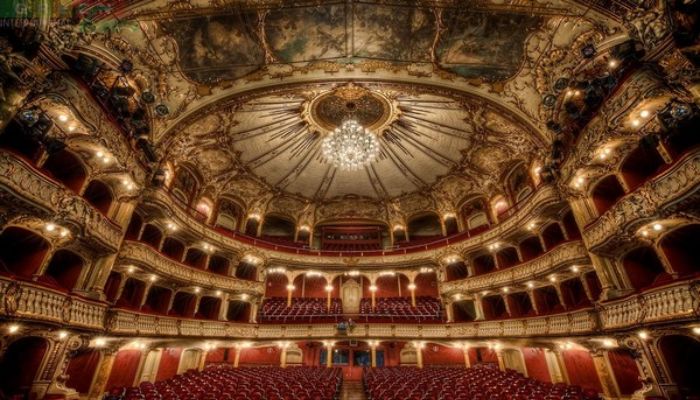 Bên trong nhà hát kịch Opera Frankfurt