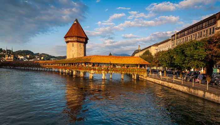 Cầu cổ Chapel và Hồ Lucerne