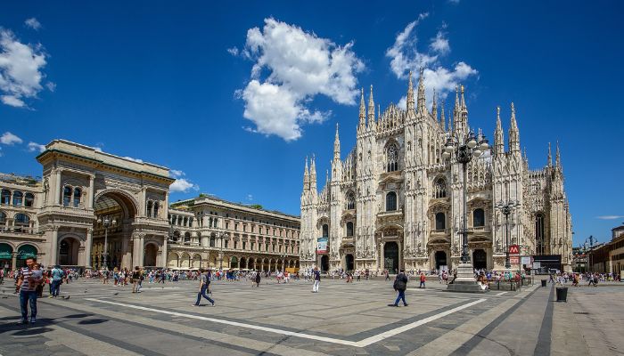 Quảng trường Duomo và nhà thờ Duomo di Milano