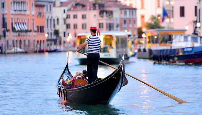 Thuyền Gondola