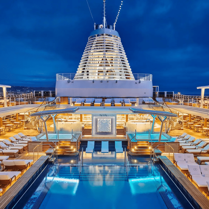 Thư giãn tuyệt đối bên hồ bơi