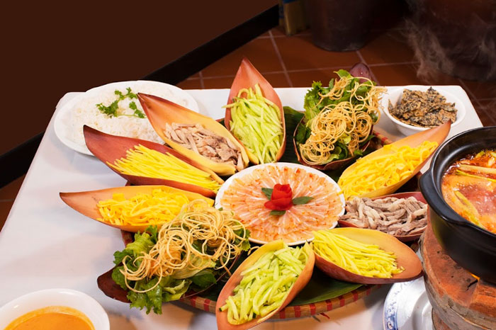 Nhà hàng phục vụ bữa sáng buffet miễn phí