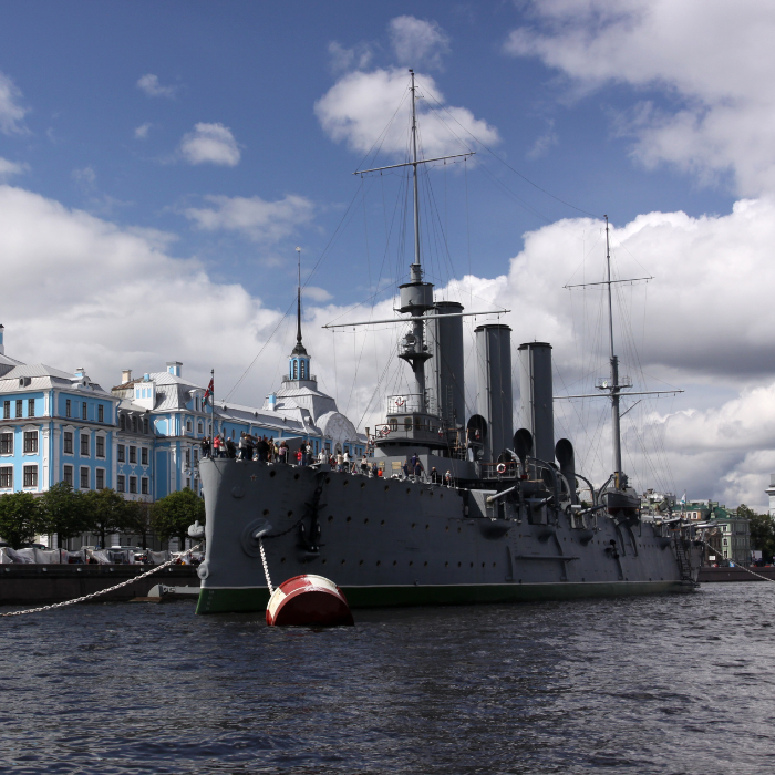 Chiến hạm Rạng Đông