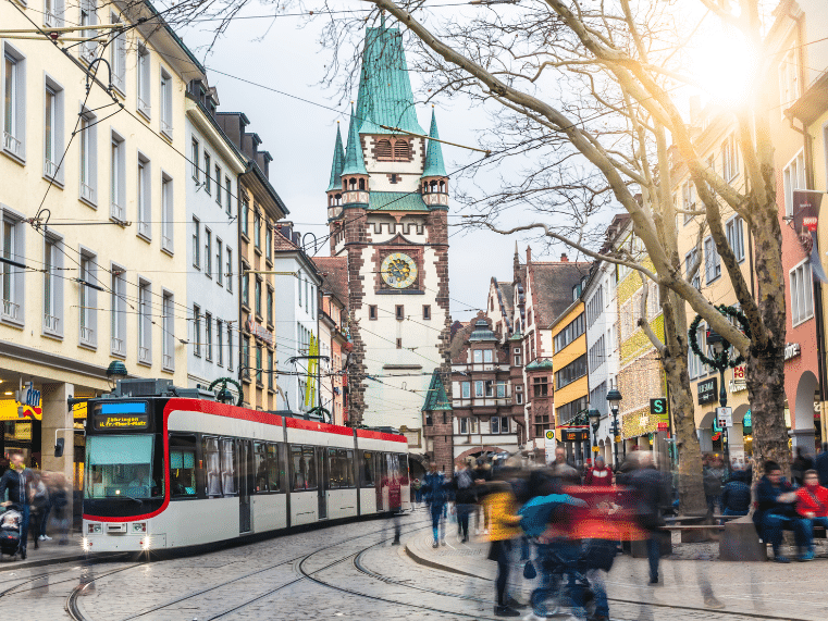 Những tuyến tàu hỏa ngắm cảnh đẹp đến khó tin ở châu Âu