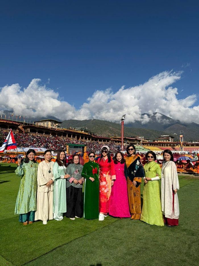 Theo cập nhật mới nhất, lễ hội đã thu hút hàng ngàn người tham dự, bao gồm Vua Bhutan và Thủ tướng Tshering Tobgay