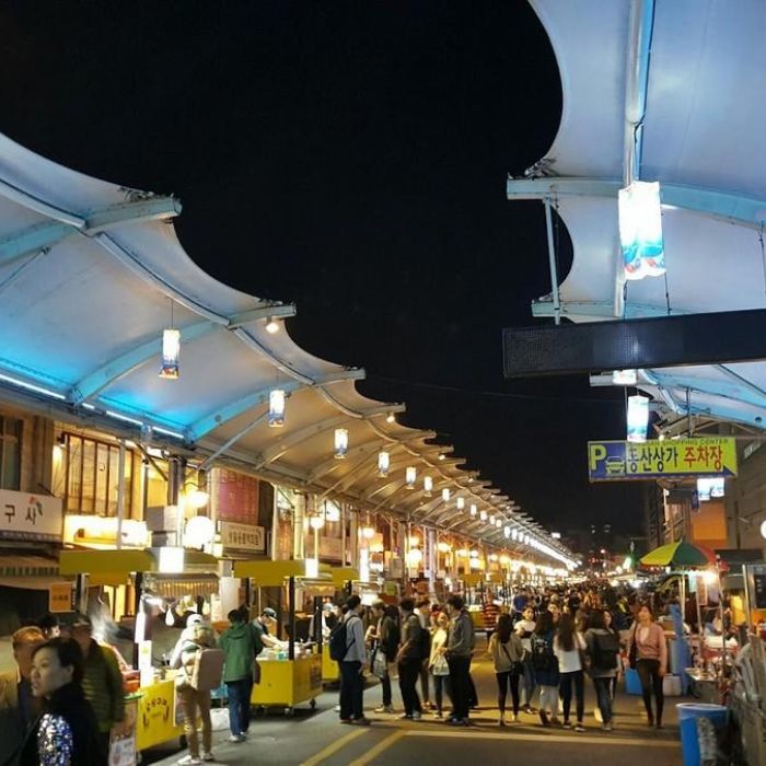 Chợ đêm Vườn ươm Halle