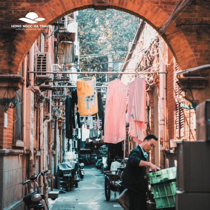 Nơi này và sự phát triển của cả thành phố dường như nằm ở hai không gian song song