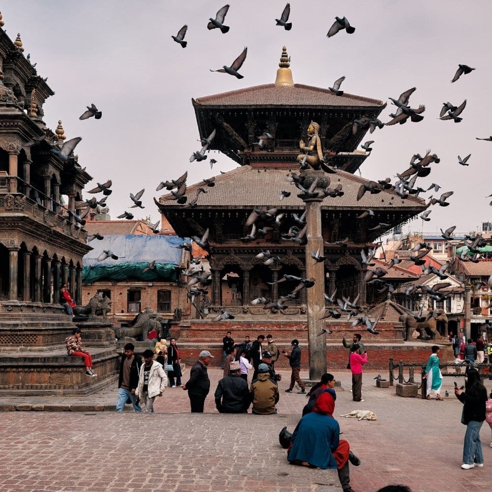 Kathmandu là thủ đô và thành phố lớn nhất của Nepal