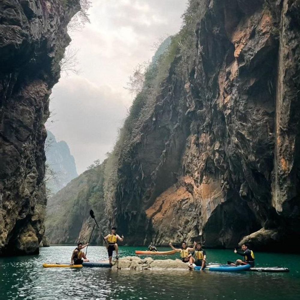 Hẻm vực Khâu Vai