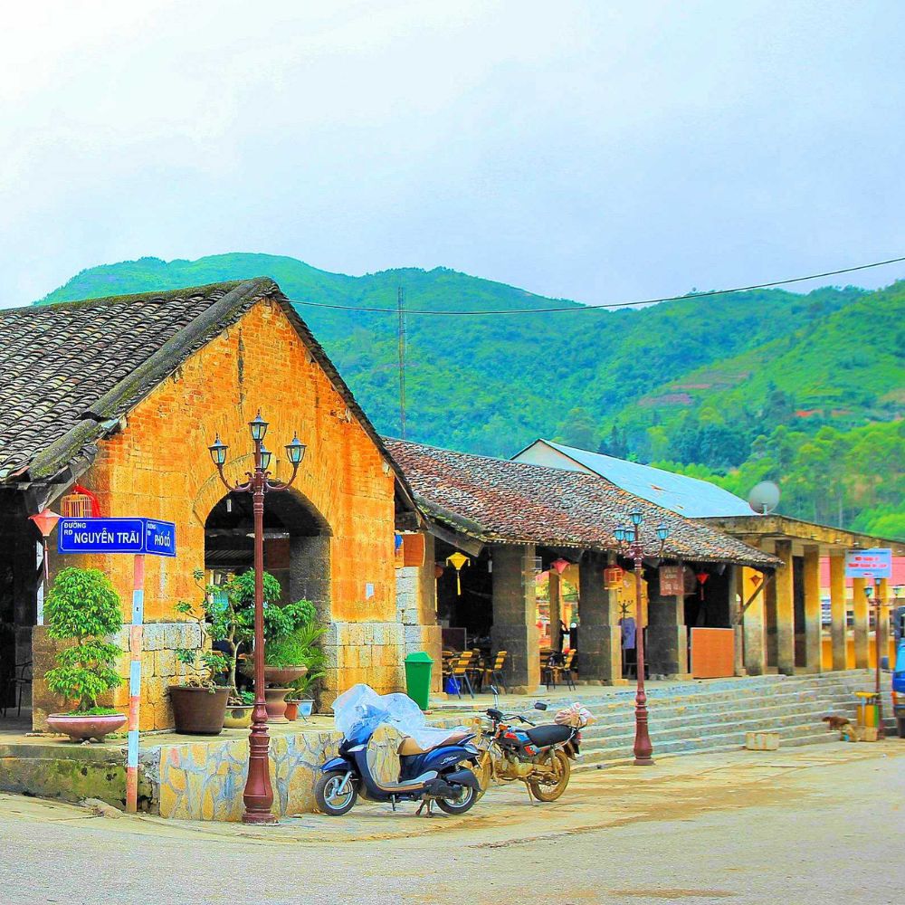 Phố cổ Đồng Văn và chợ Đồng Văn